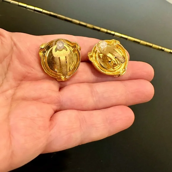 CHANEL 90’s VINTAGE RETRO ICONIC COUTURE LUXURY AUTHENTIC RUNWAY RARE EARRINGS - Picture 15 of 17